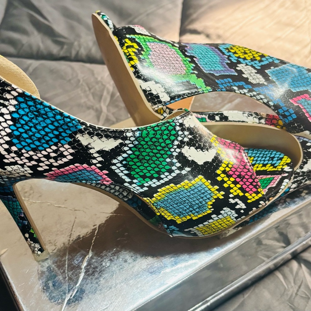 Multicolor Snakeskin Pattern High Heels - Picture 3 of 4